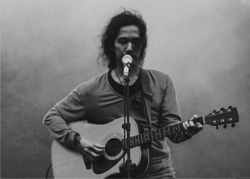 Menafsirkan Perjalanan Hidup Bersama Sisir Tanah